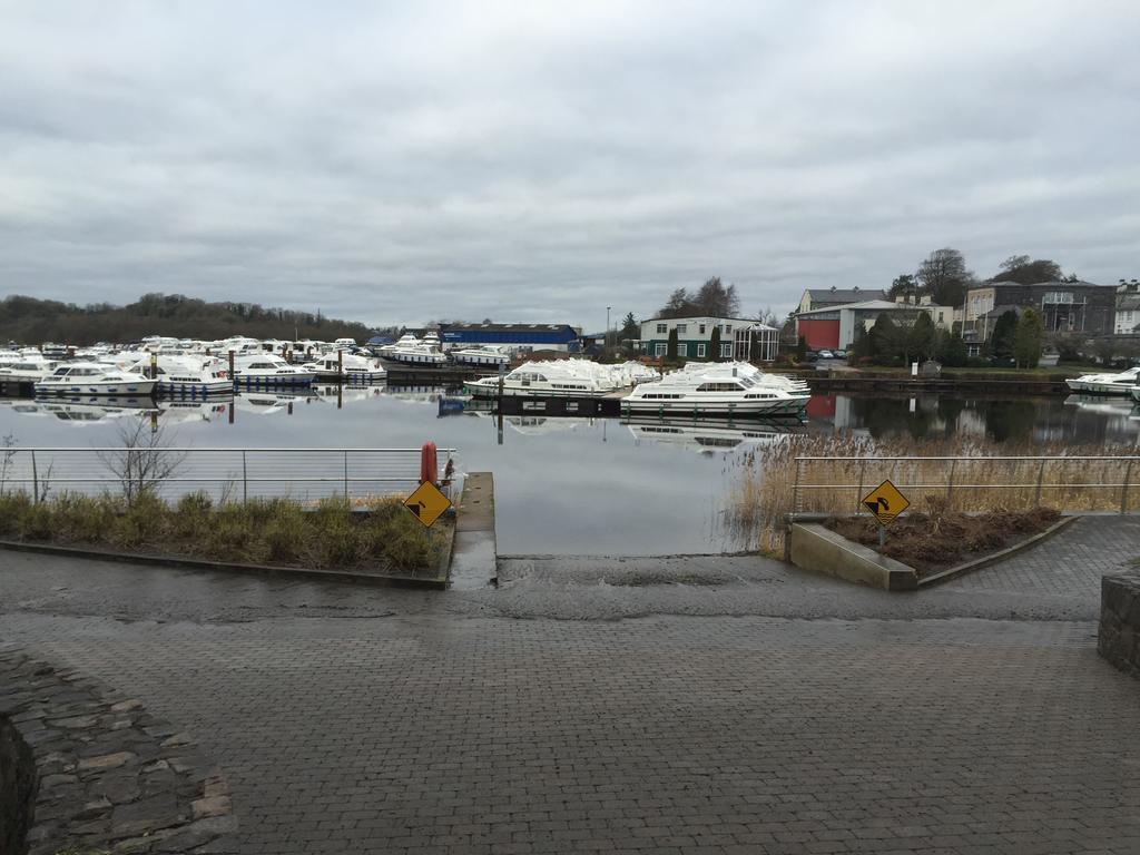 Leitrim Inn Carrick on Shannon エクステリア 写真